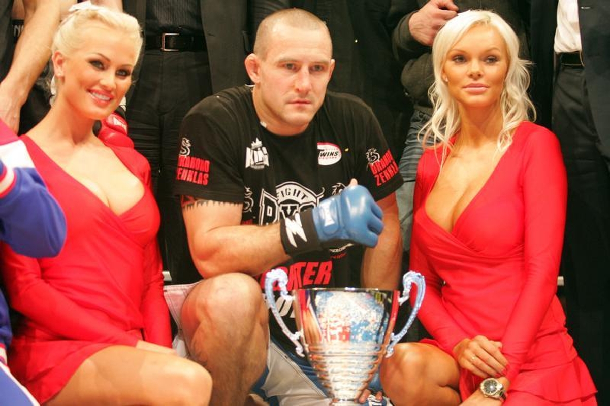 E.Valavičius antrą kartą užsijuosė pasaulio bušido čempiono diržą