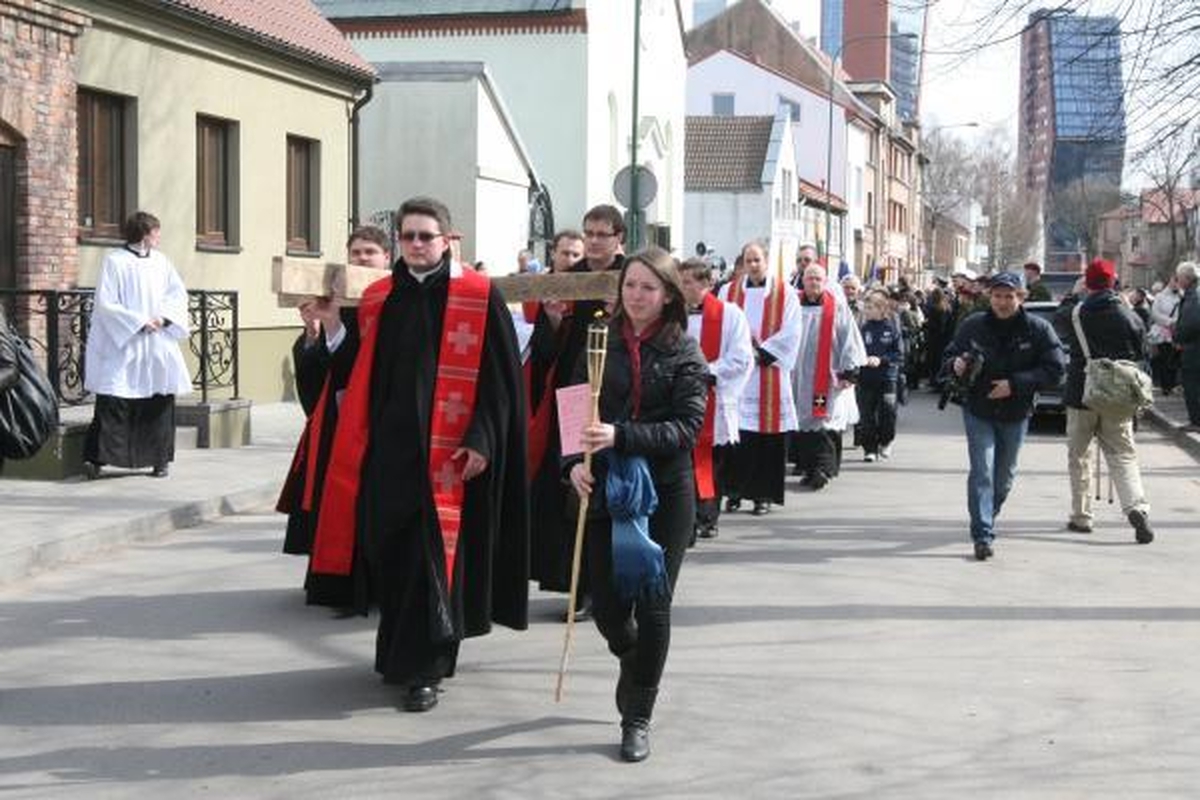 Kristaus kryžiaus kelią ėjo šimtai klaipėdiečių
