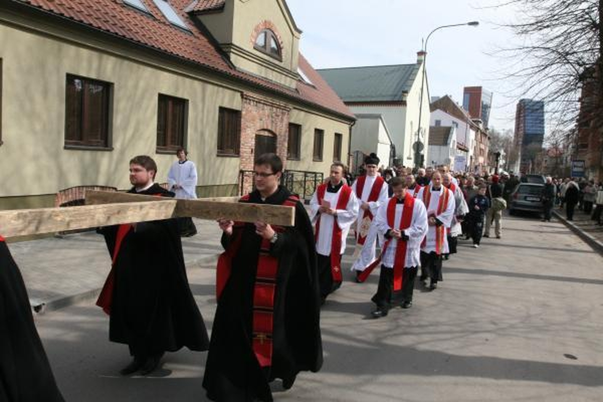 Kristaus kryžiaus kelią ėjo šimtai klaipėdiečių