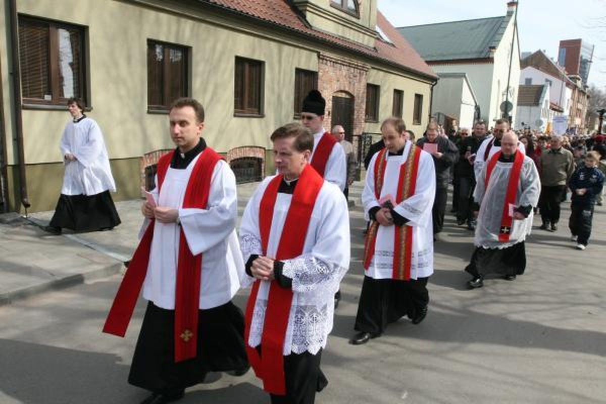Kristaus kryžiaus kelią ėjo šimtai klaipėdiečių