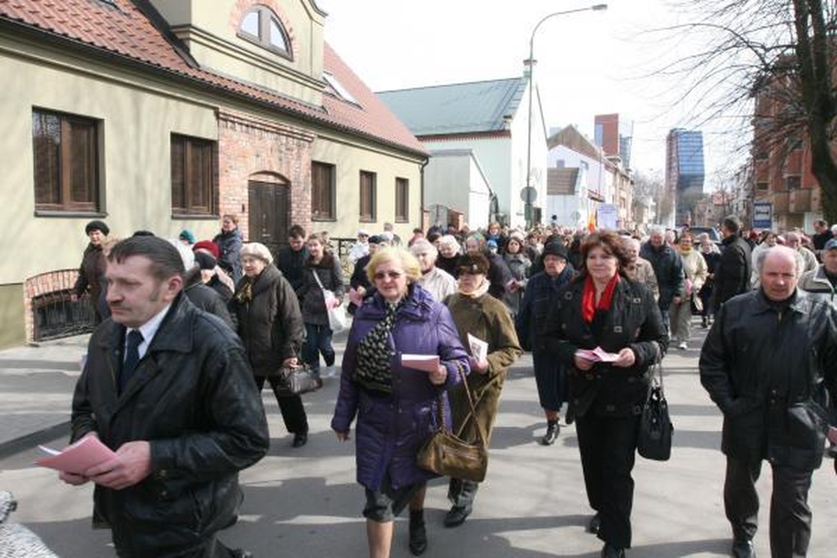 Kristaus kryžiaus kelią ėjo šimtai klaipėdiečių