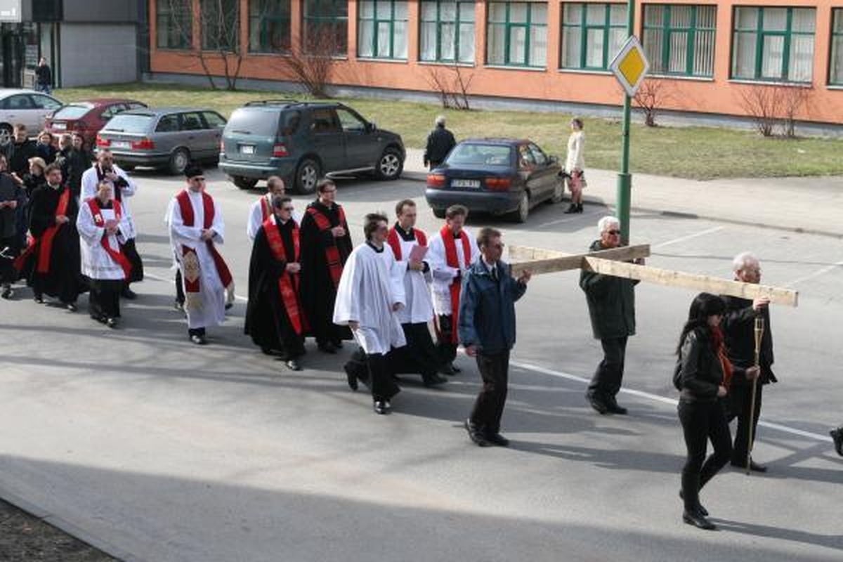 Kristaus kryžiaus kelią ėjo šimtai klaipėdiečių