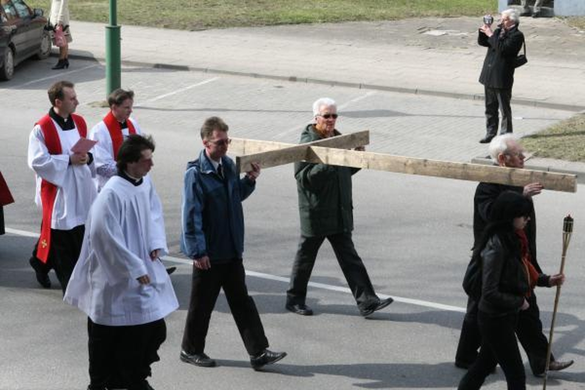 Kristaus kryžiaus kelią ėjo šimtai klaipėdiečių
