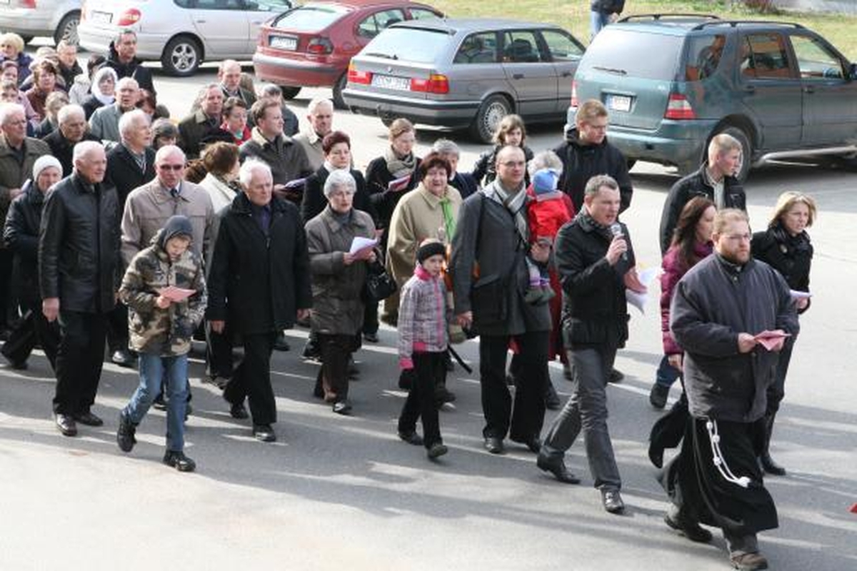 Kristaus kryžiaus kelią ėjo šimtai klaipėdiečių