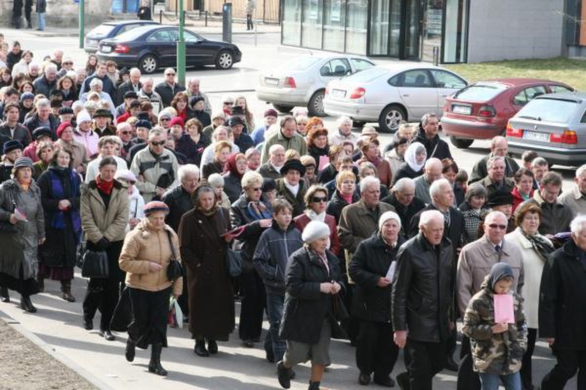 Kristaus kryžiaus kelią ėjo šimtai klaipėdiečių
