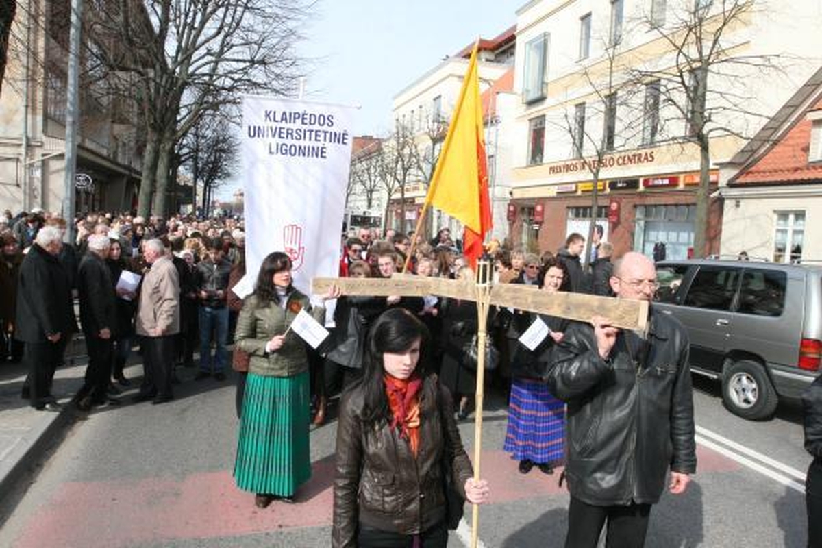 Kristaus kryžiaus kelią ėjo šimtai klaipėdiečių