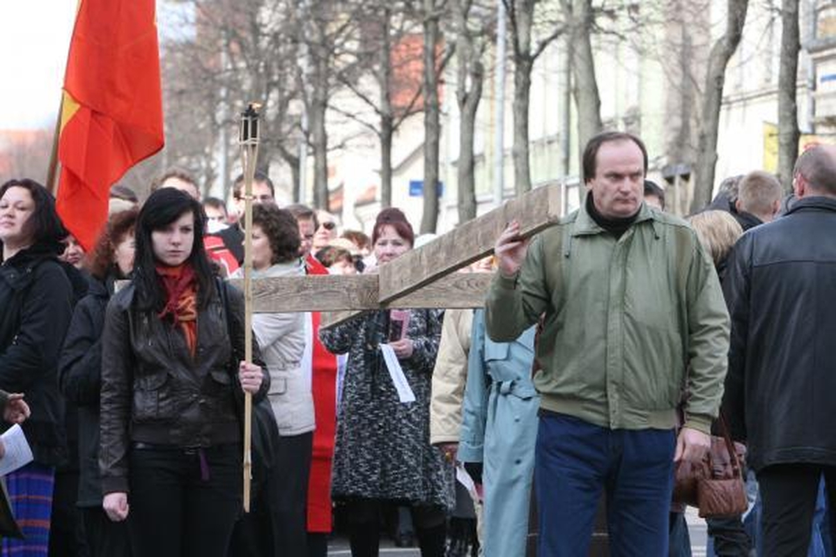Kristaus kryžiaus kelią ėjo šimtai klaipėdiečių