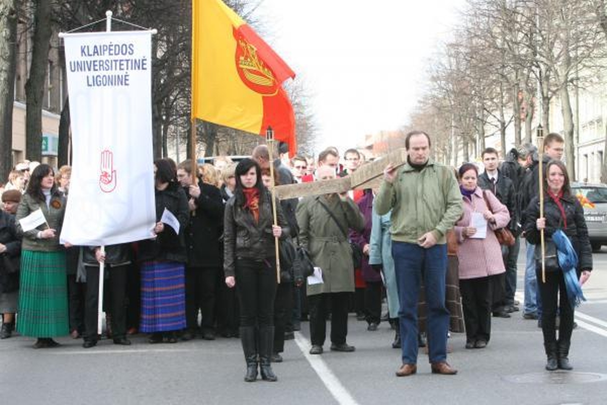 Kristaus kryžiaus kelią ėjo šimtai klaipėdiečių