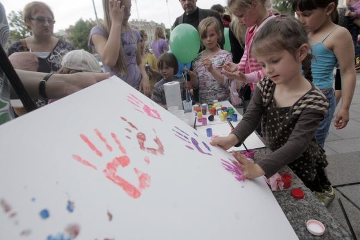 Tarptautinė vaikų gynimo diena – su violetiniu atspalviu