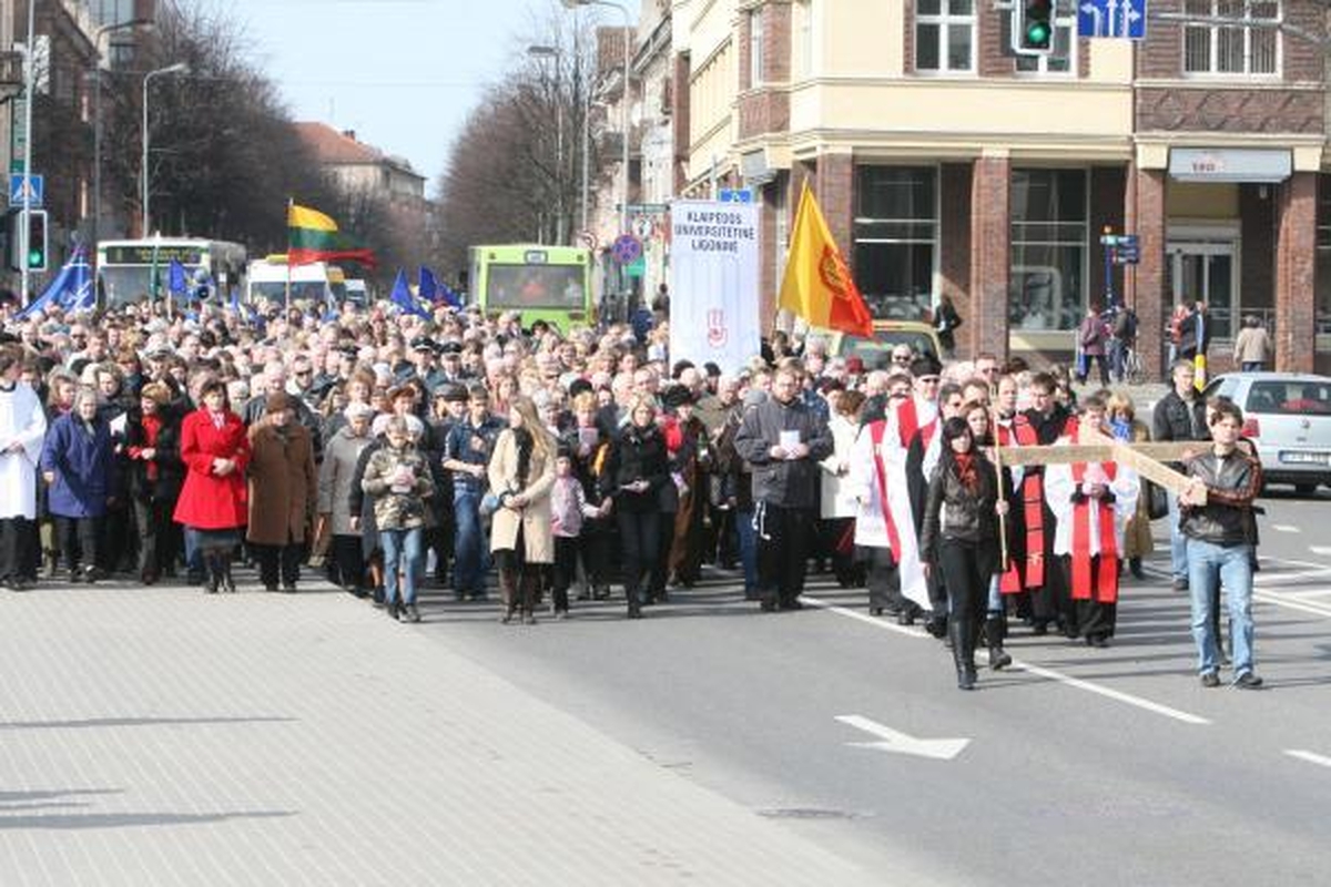 Kristaus kryžiaus kelią ėjo šimtai klaipėdiečių