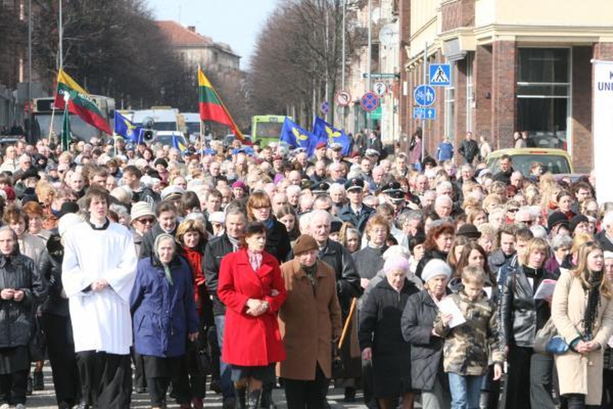 Kristaus kryžiaus kelią ėjo šimtai klaipėdiečių