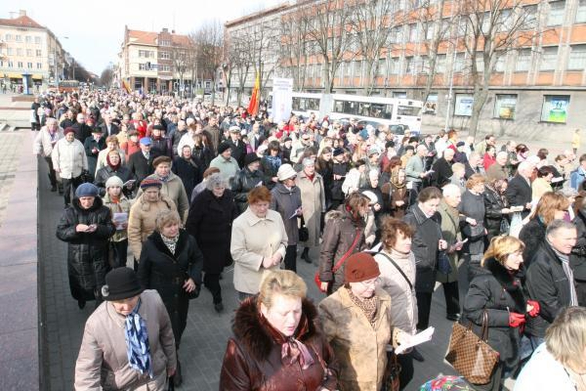Kristaus kryžiaus kelią ėjo šimtai klaipėdiečių