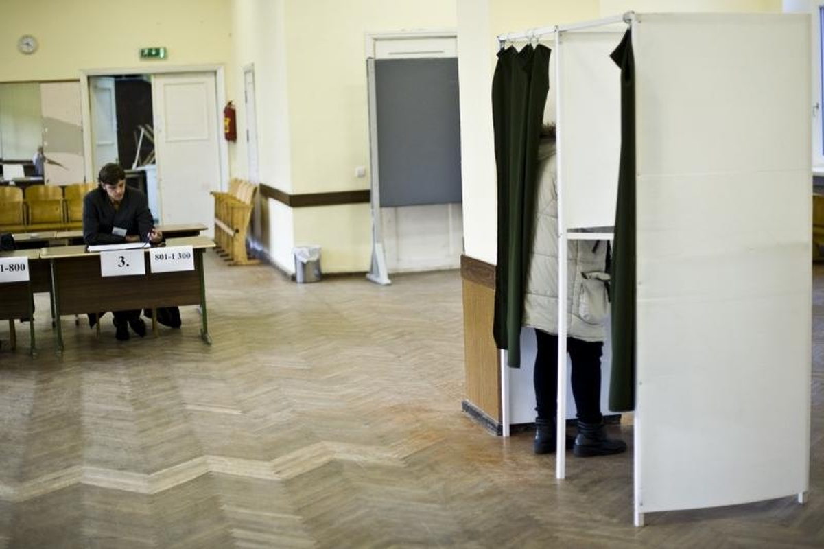 Kauniečiai balsuoti pradėjo anksti, bet vangiai