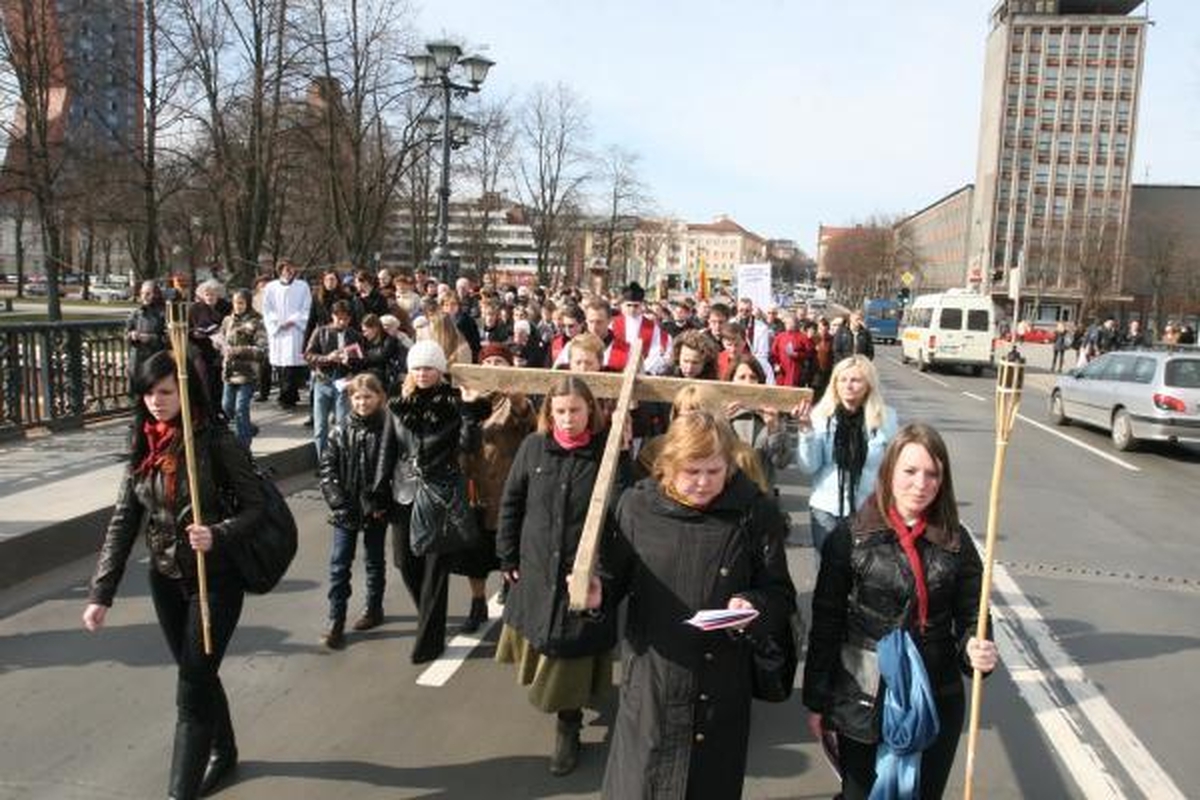 Kristaus kryžiaus kelią ėjo šimtai klaipėdiečių