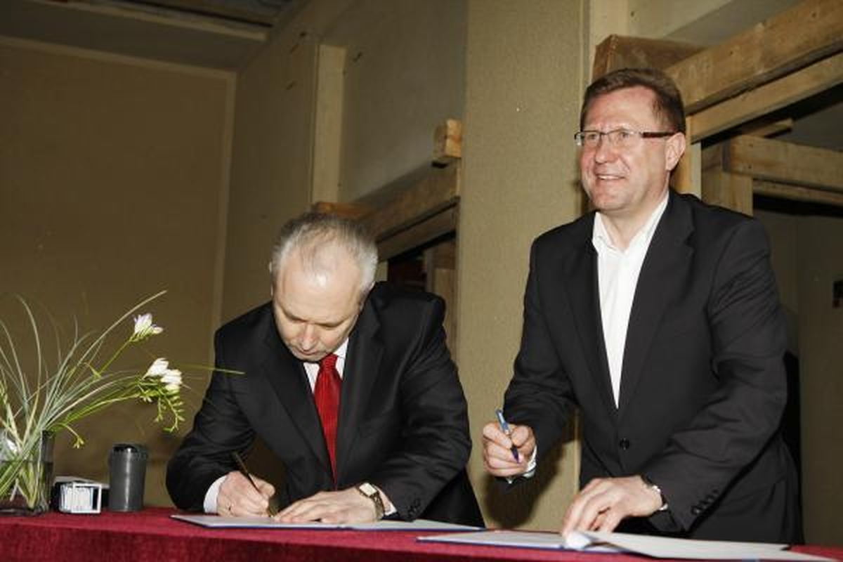 Dramos teatro rekonstrukcija: grius dalis pastatų