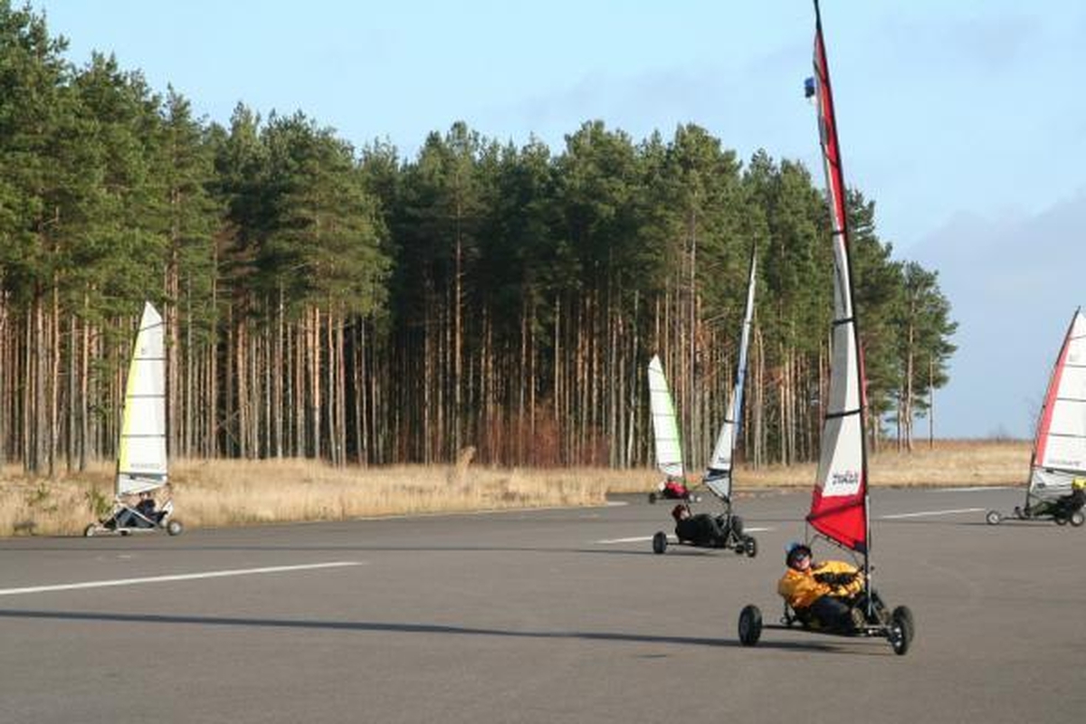 Vėjaračių čempionate buriuotojus lydėjo saulė ir vėjas