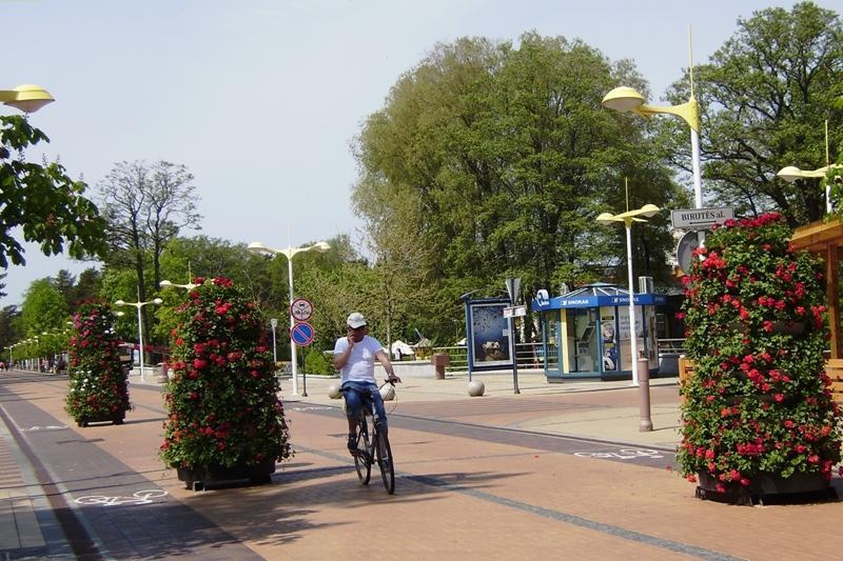Svečių laukiančioje Palangoje – nauji gėlynai