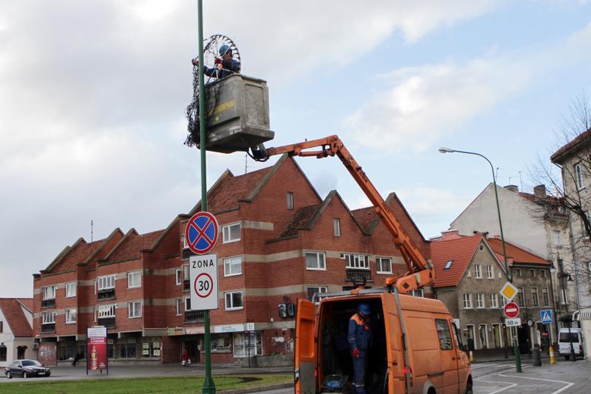 Klaipėda pradėta puošti didžiosioms metų šventėms
