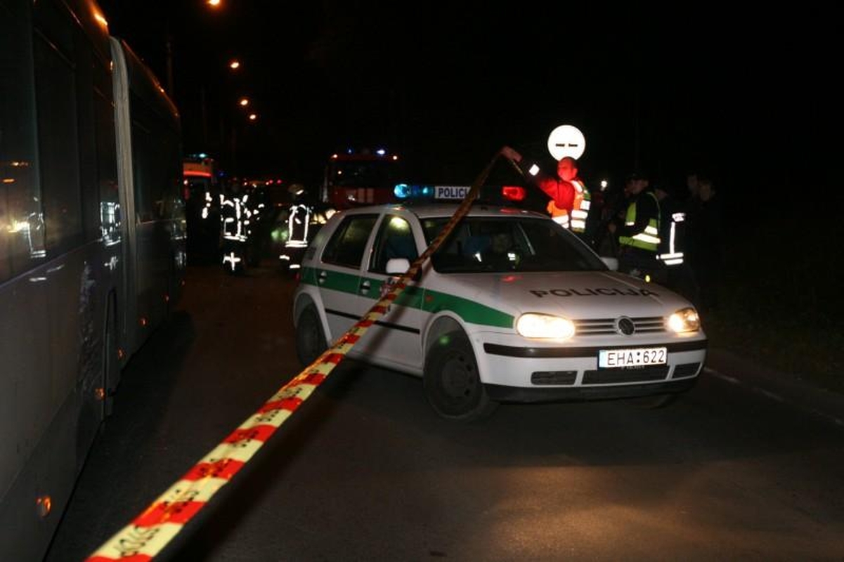 Vilniuje – kraupi automobilių kaktomuša, nukentėjo trys žmonės