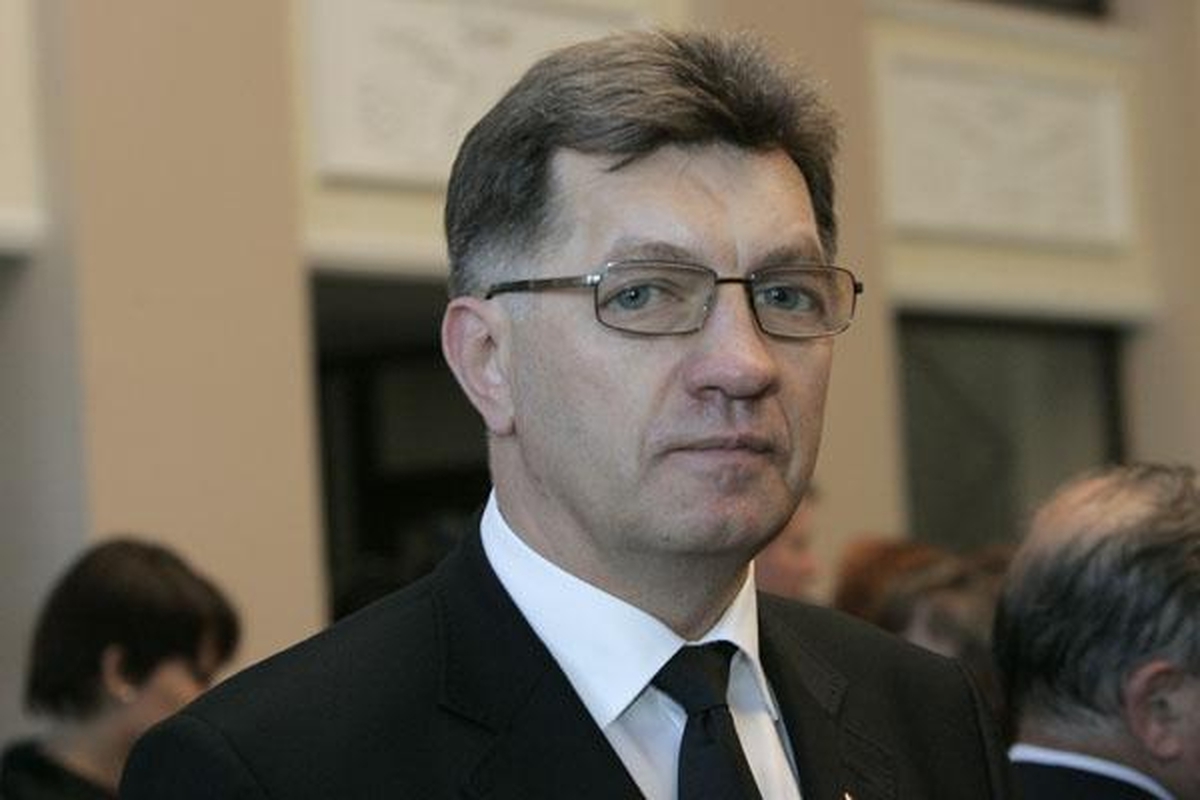 Žmonės ateina pasakyti "sudie" išėjusiam prezidentui