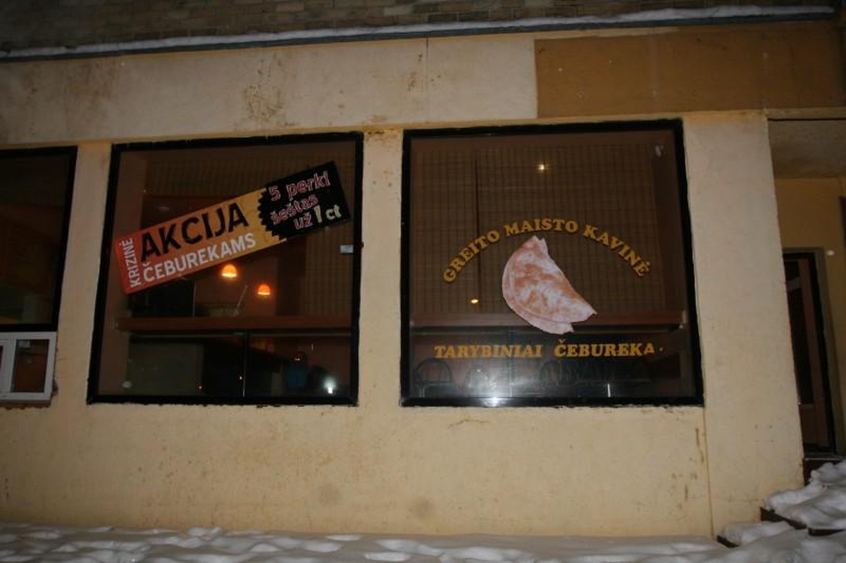 Vilniaus čeburekinę apiplėšę jaunuoliai pagrobė 20 litų