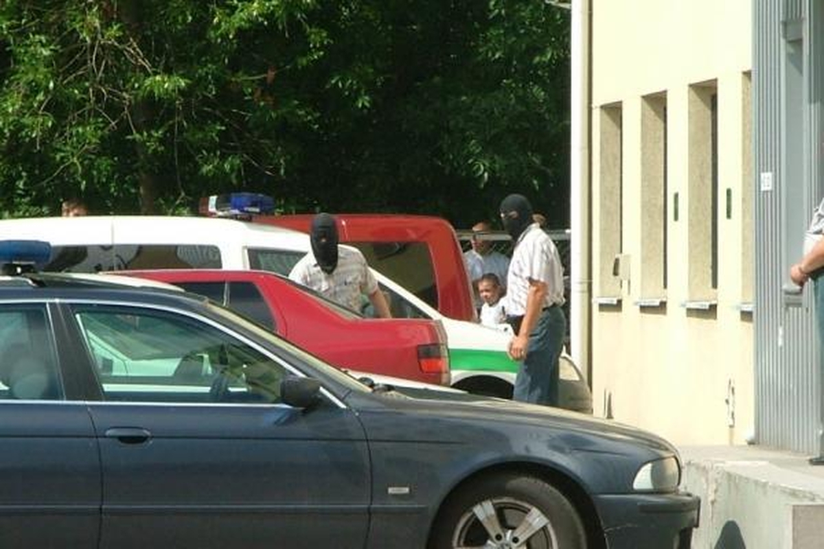 Į susitikimus su dukra L.Stankūnaitė atvežama vis kitu automobiliu