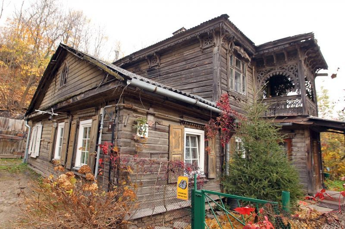 Unikalus pastatas Užupyje nyksta, biurokratai skėsčioja rankomis