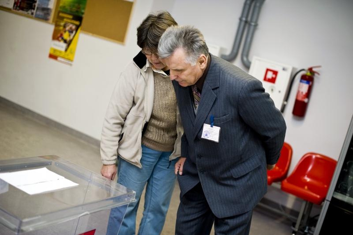 Kauniečiai balsuoti pradėjo anksti, bet vangiai