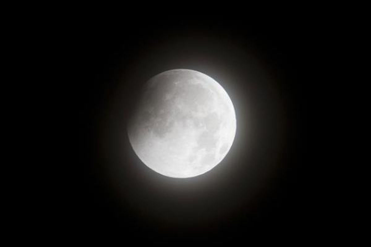 Visiškas Mėnulio užtemimas turėjo matytis ir Lietuvoje (papildyta)