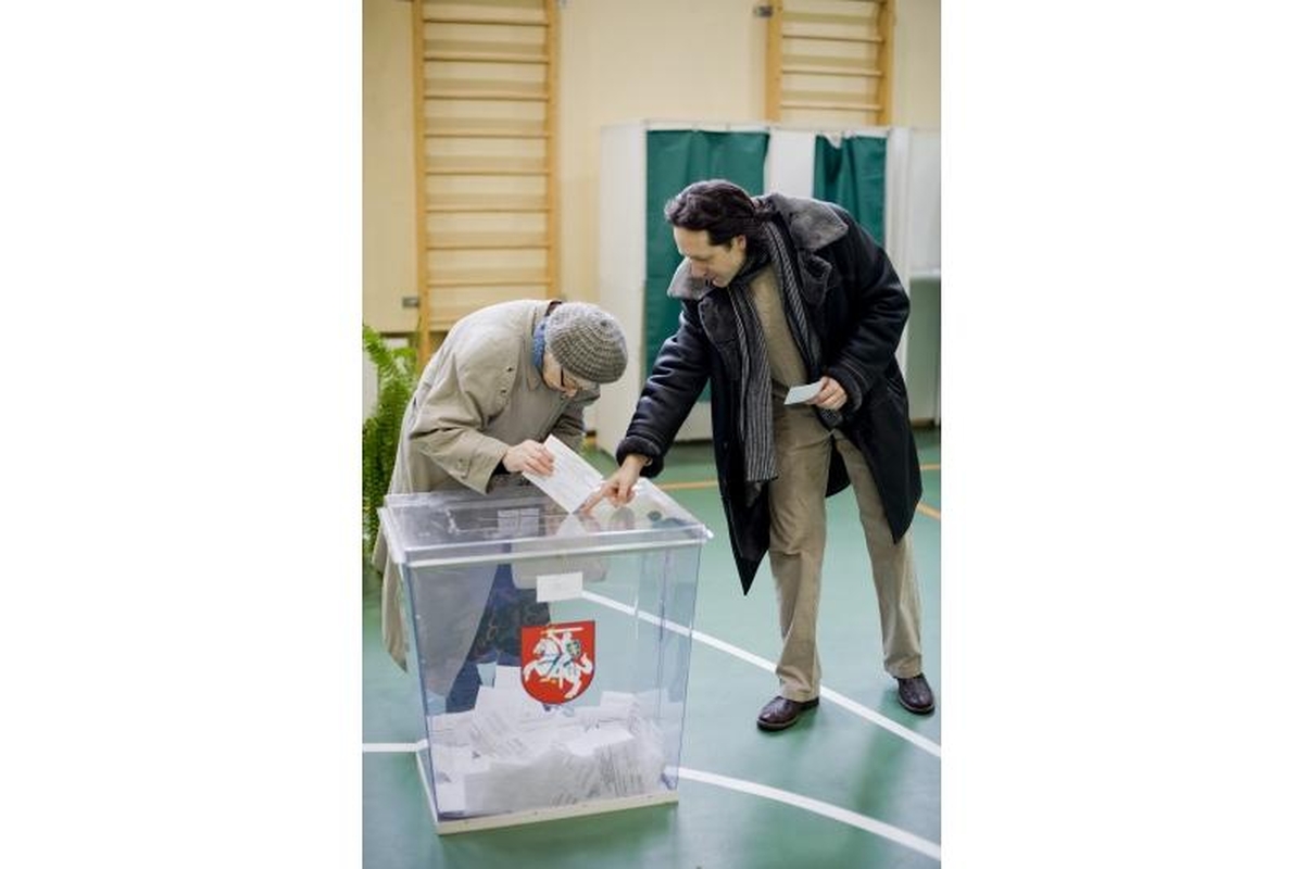 Kauniečiai balsuoti pradėjo anksti, bet vangiai