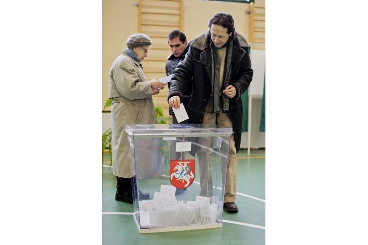 Kauniečiai balsuoti pradėjo anksti, bet vangiai