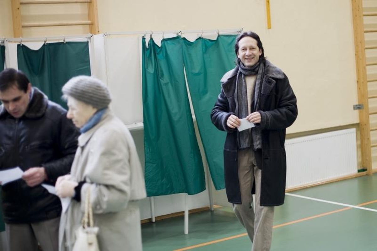 Kauniečiai balsuoti pradėjo anksti, bet vangiai