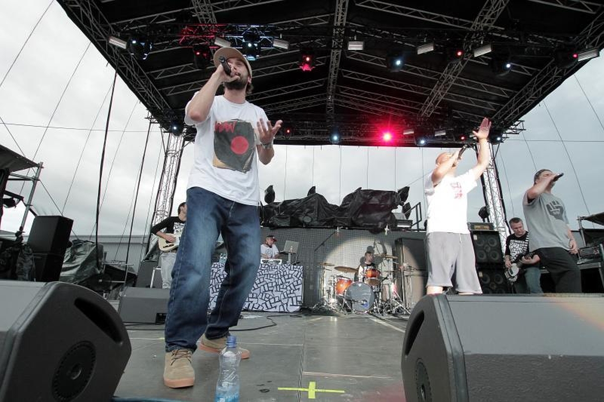 Grupė „Hurts“ virpino festivalio dalyvių širdis
