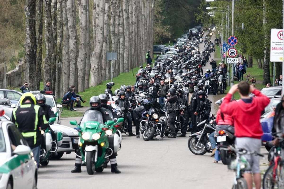 Triukšminga kolona sostinės gatvėse atidarytas baikerių sezonas