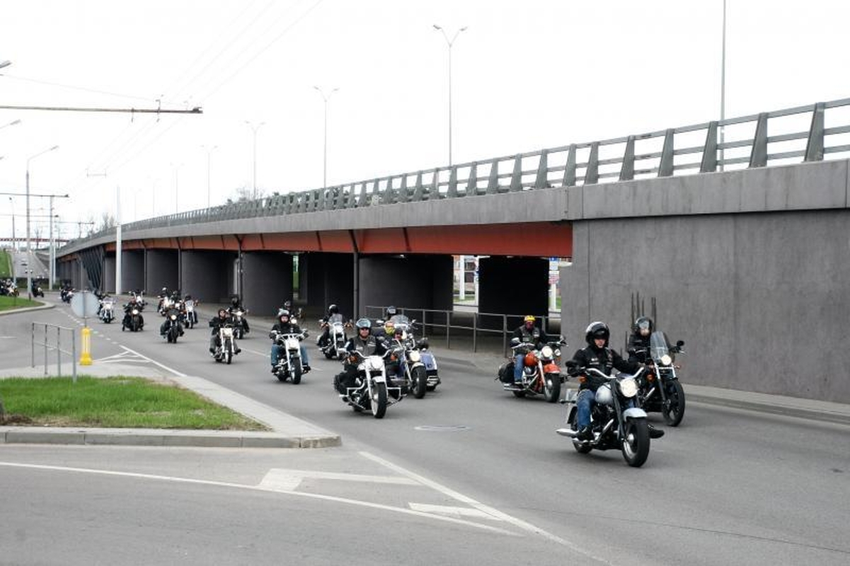 Triukšminga kolona sostinės gatvėse atidarytas baikerių sezonas