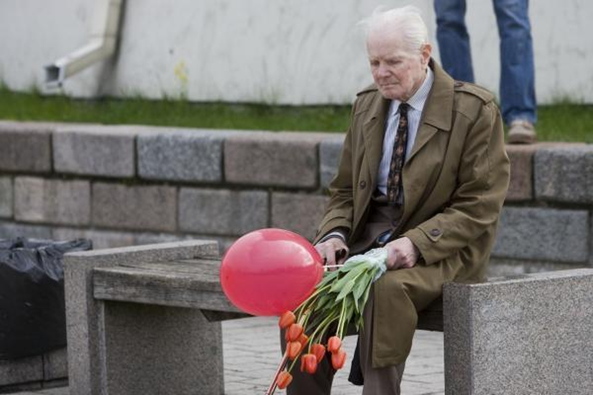 Veteranų eitynes Vilniuje lydėjo priešiški šūkiai (papildyta 15.50 val.)
