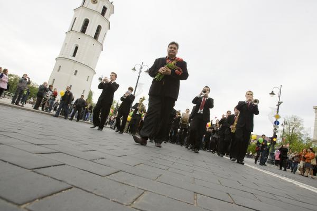 Veteranų eitynes Vilniuje lydėjo priešiški šūkiai (papildyta 15.50 val.)