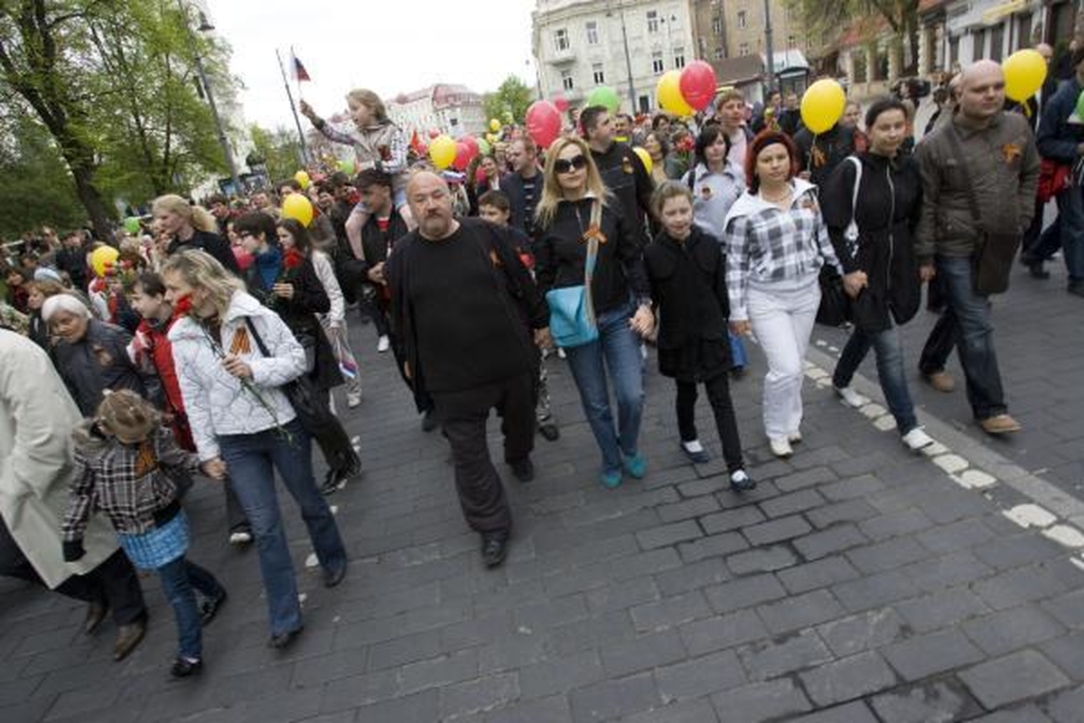 Veteranų eitynes Vilniuje lydėjo priešiški šūkiai (papildyta 15.50 val.)