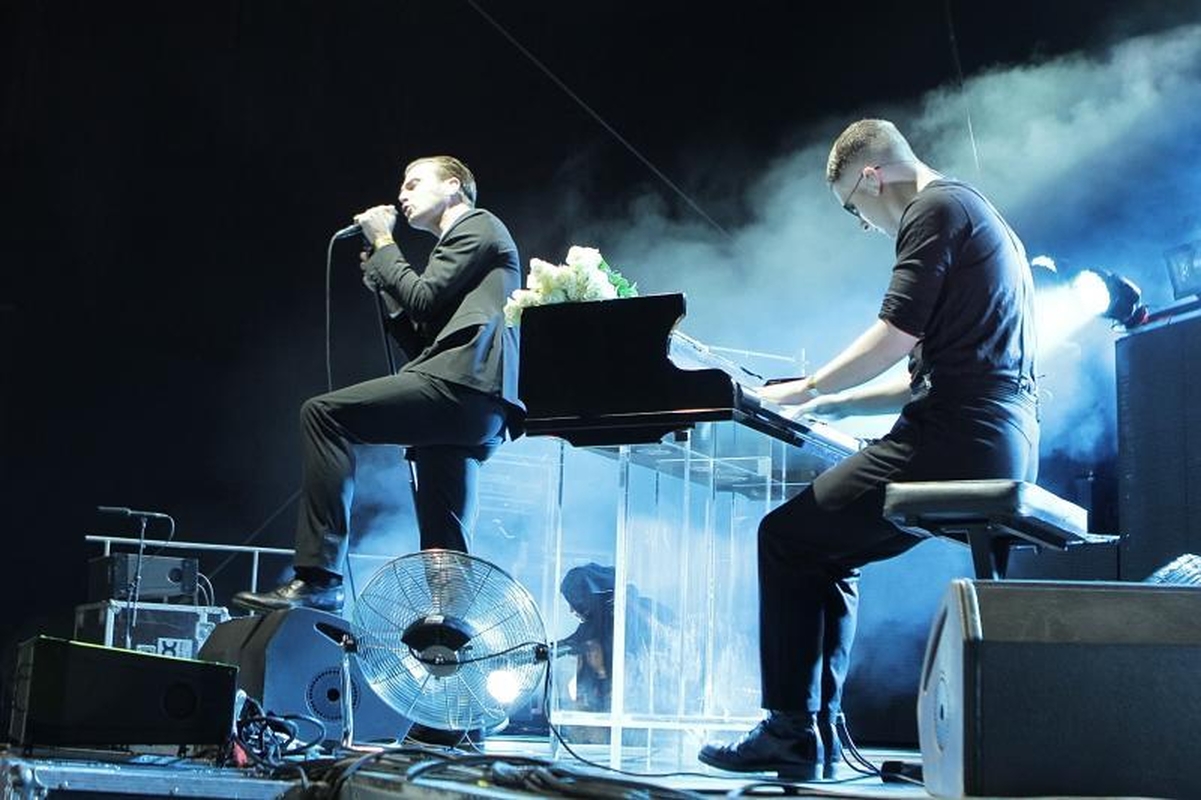 Grupė „Hurts“ virpino festivalio dalyvių širdis