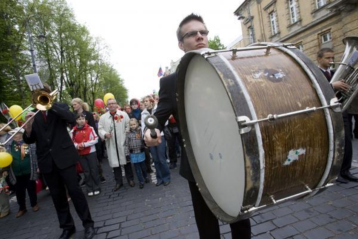 Veteranų eitynes Vilniuje lydėjo priešiški šūkiai (papildyta 15.50 val.)