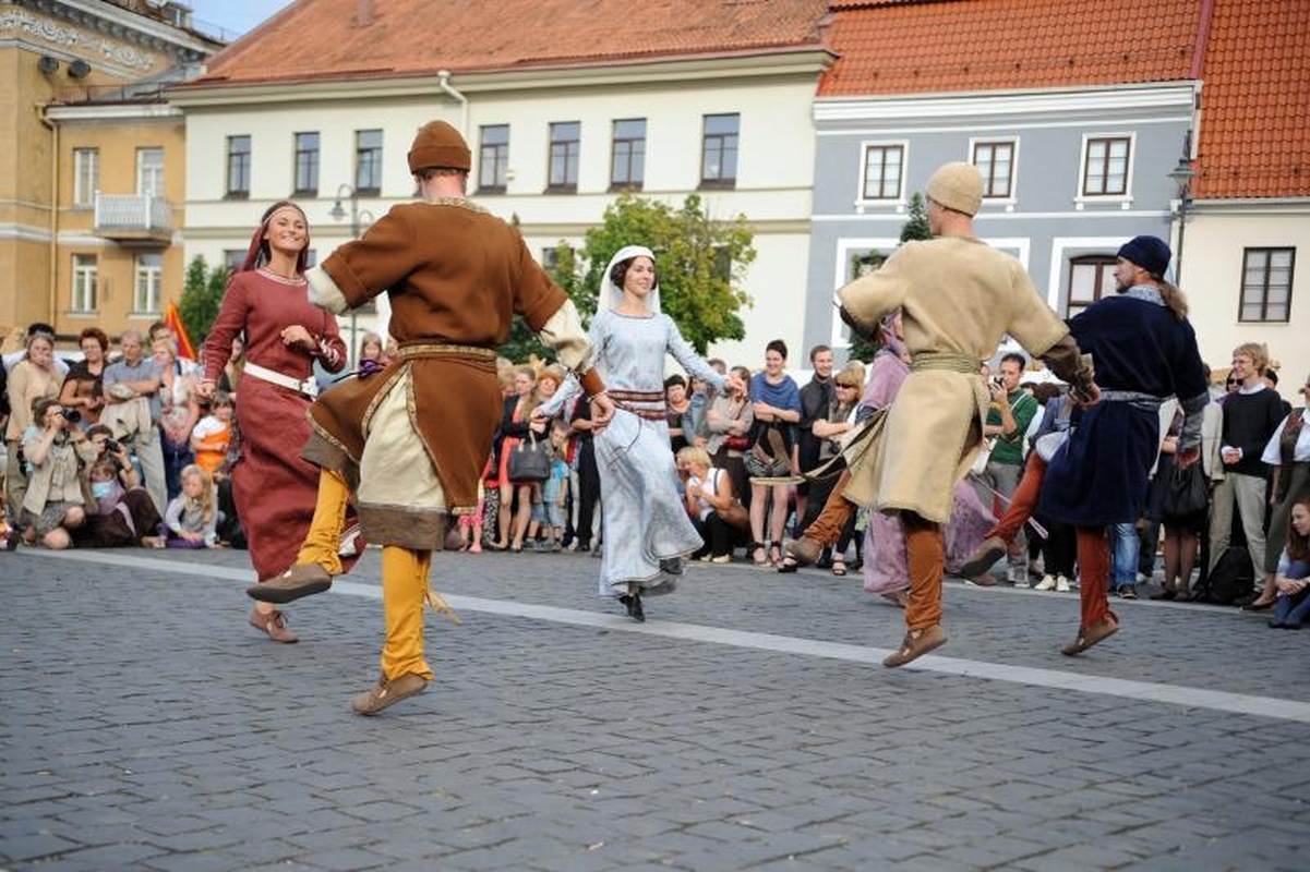Šv.Baltramiejaus mugę sostinėje vainikavo baltarusių pasirodymas