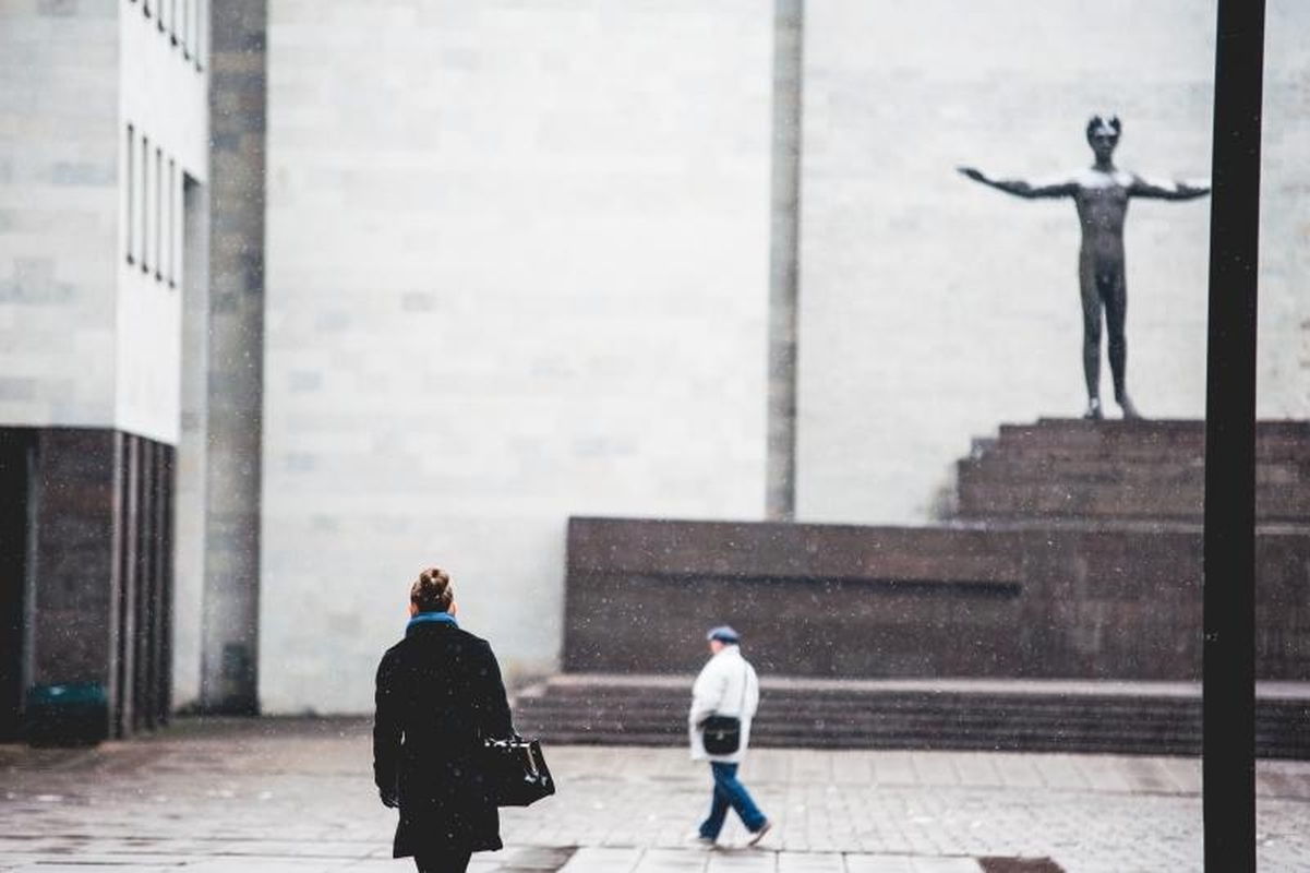 Sniegas         kelininkų     į    Kauno      gatves neišvijo