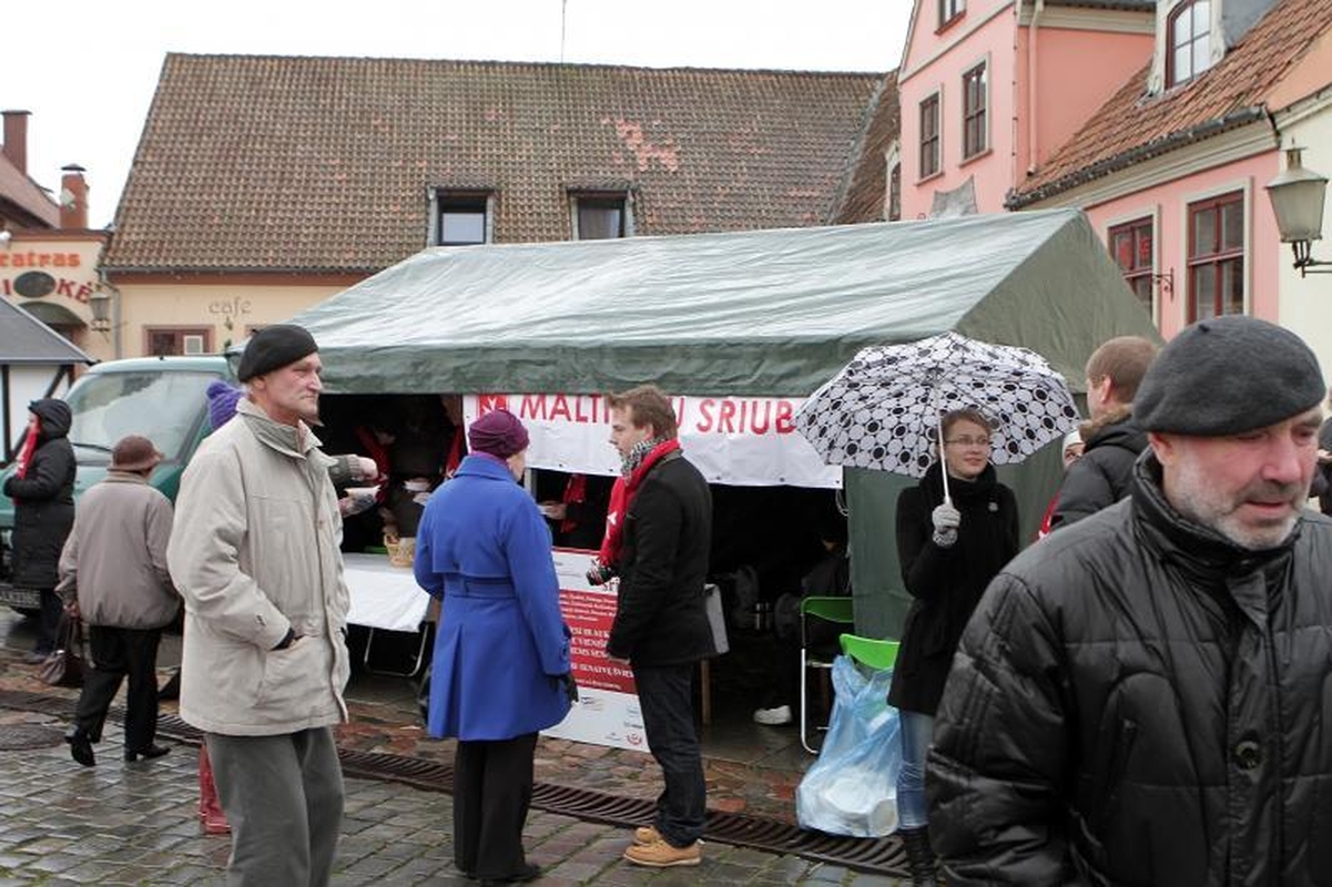 Įžymybės Klaipėdoje kvietė vaišintis „Maltiečių sriuba“ 