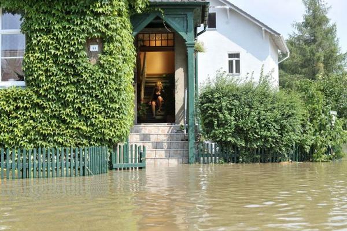 Liūtys ir potvyniai vėl užklupo Lenkiją ir jos kaimynes