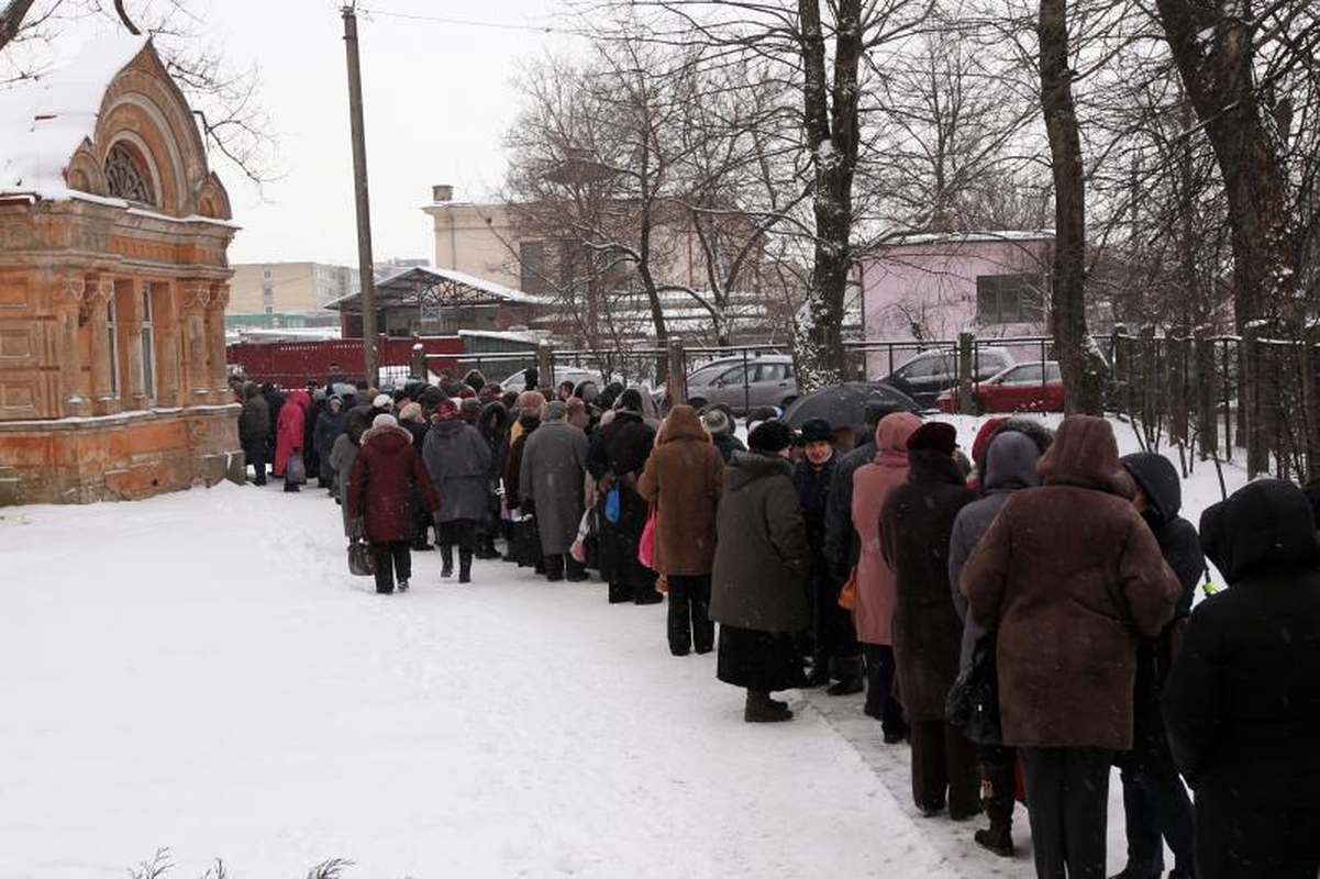 Cerkvę Šnipiškėse užplūdo šventinto vandens trokštantys gyventojai