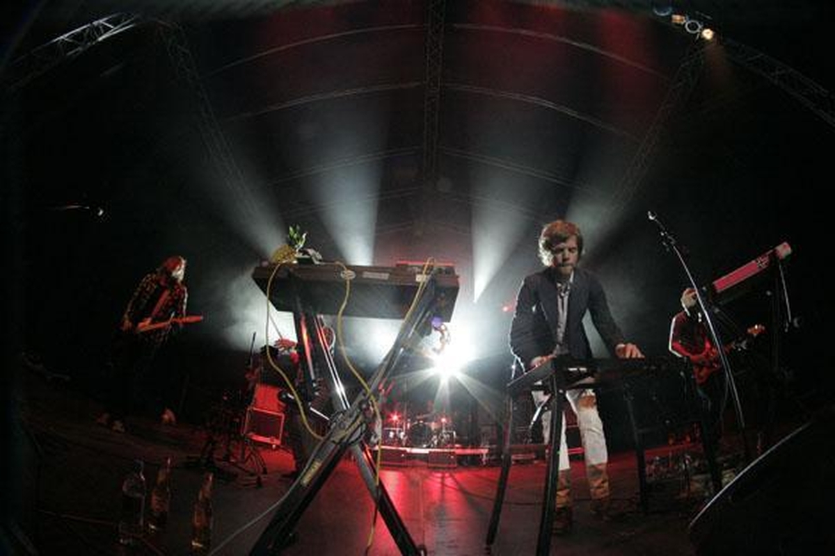 Lauktieji “Empire of the sun” Be2gether” publikos neužkaitino