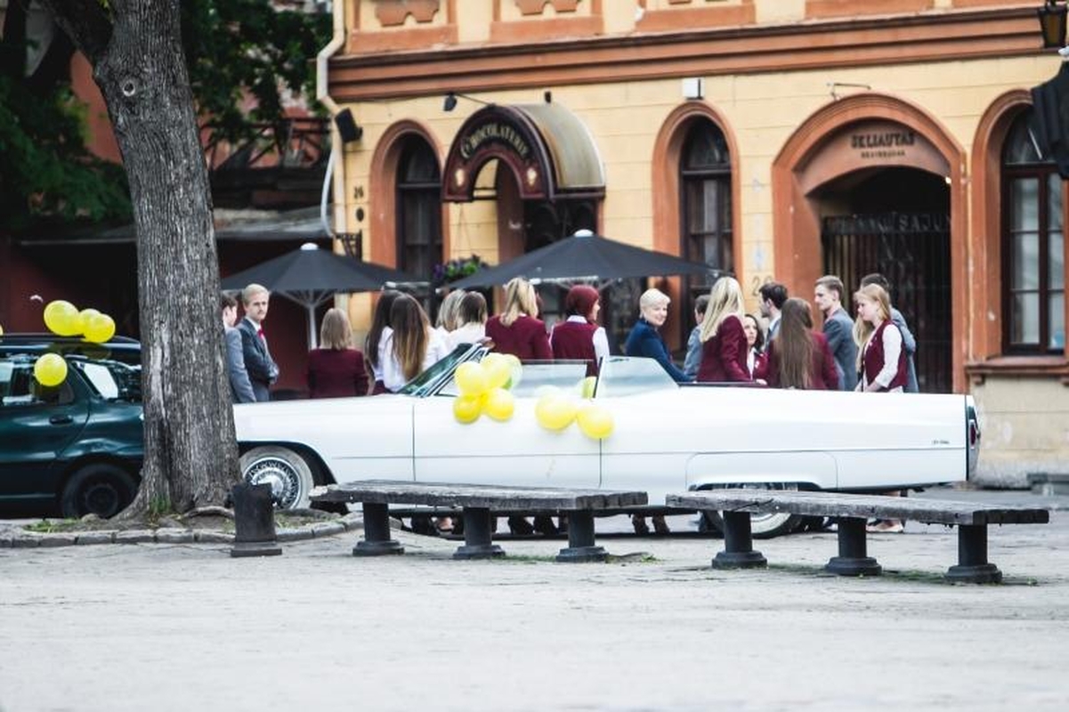 Kauno abiturientams nuaidėjo paskutinis skambutis 