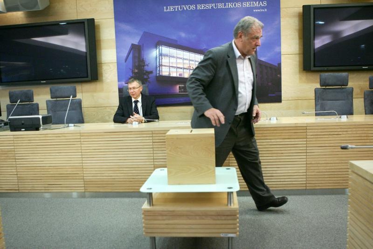 Mirė Seimo narys Julius       Veselka   