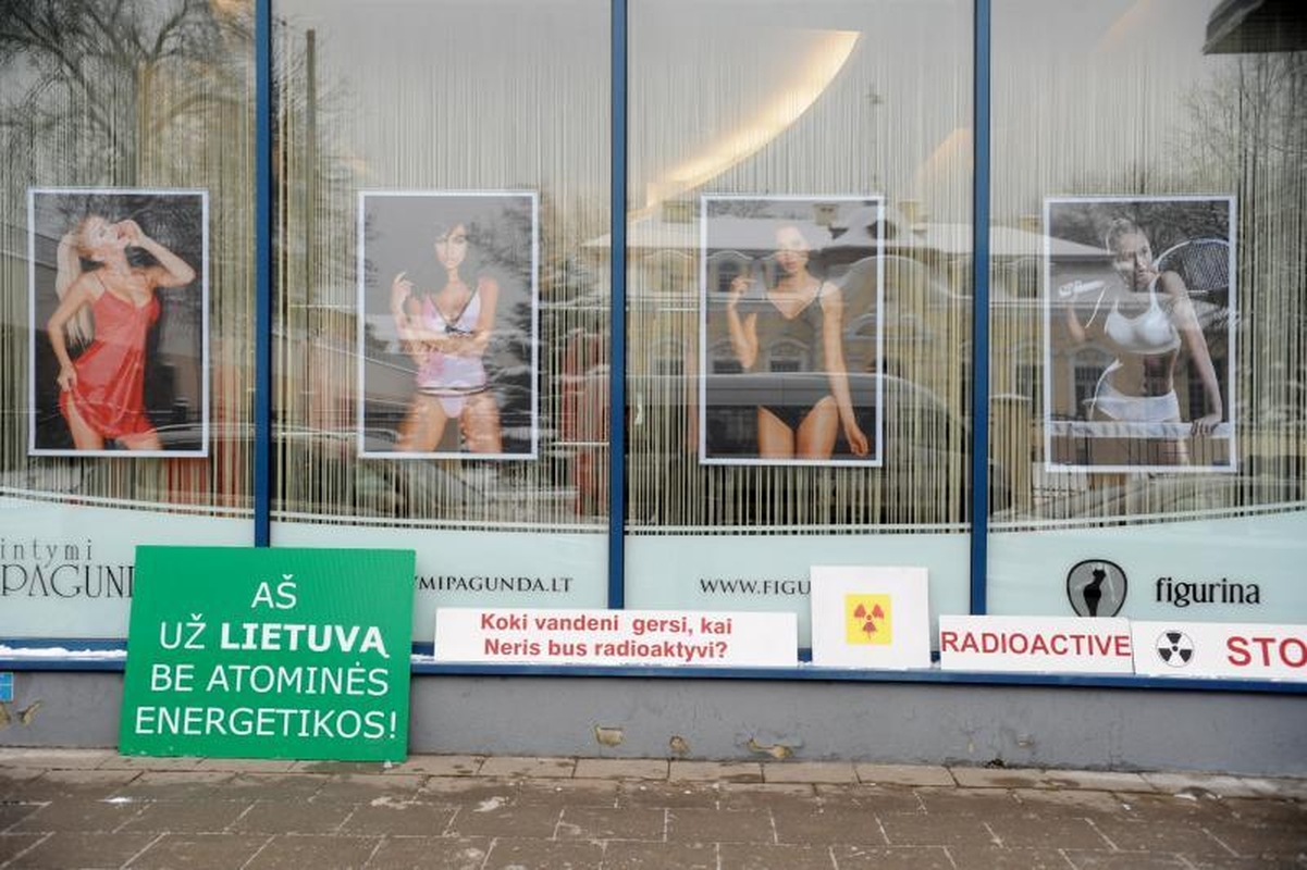 Prie ambasadų – protestai prieš atomines elektrines