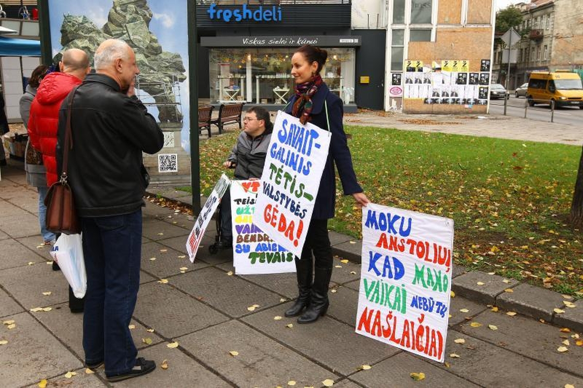 Vaikų dalybomis nepatenkinti tėvai išėjo į gatvę